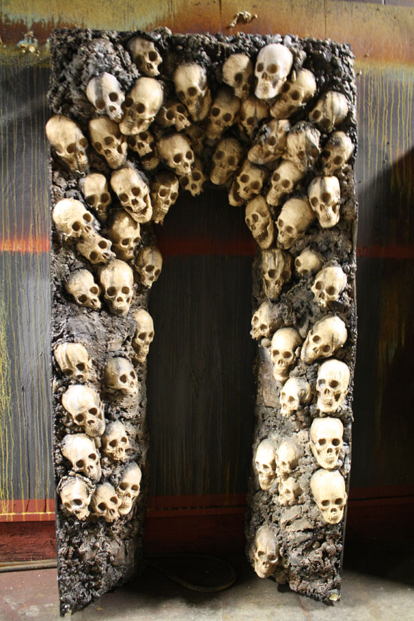 3d-skull-arch-way-halloween-decoration