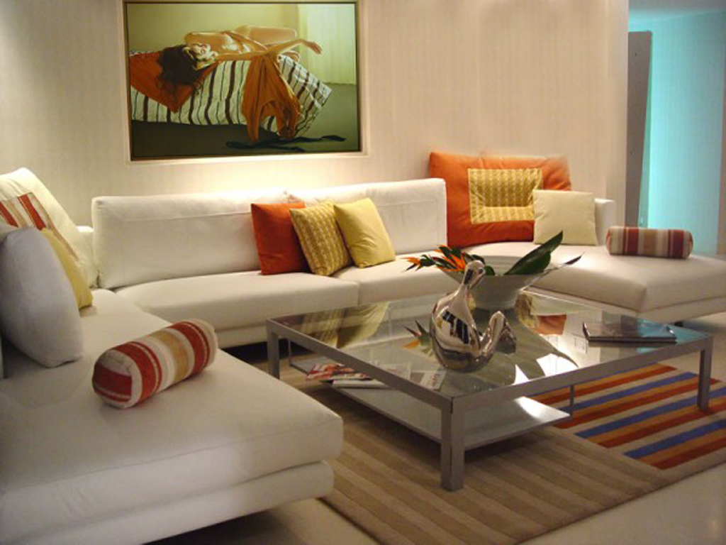 Home-Decorating-Ideas-with-Modern-Sofa-and-Glass-Coffee-Table