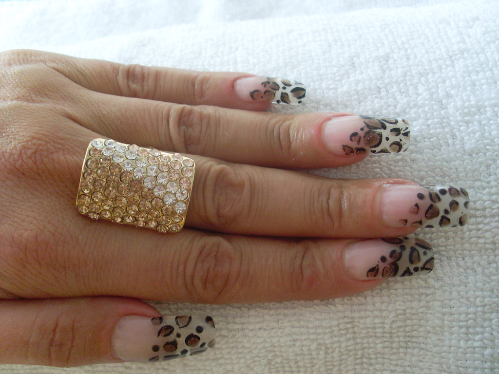 Nail-Leopard-Manicure-Design