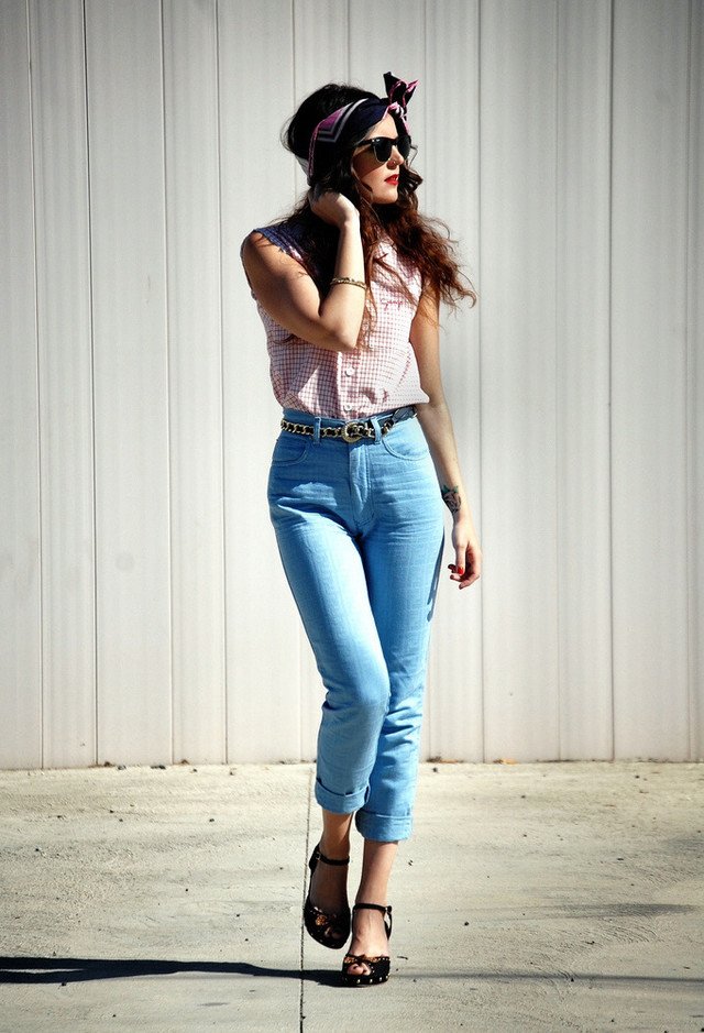 Vintage-Outfit-Idea-with-High-Waisted-Pants