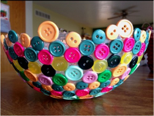 do-it-yourself-gift-idea-buttons-colorful-shell