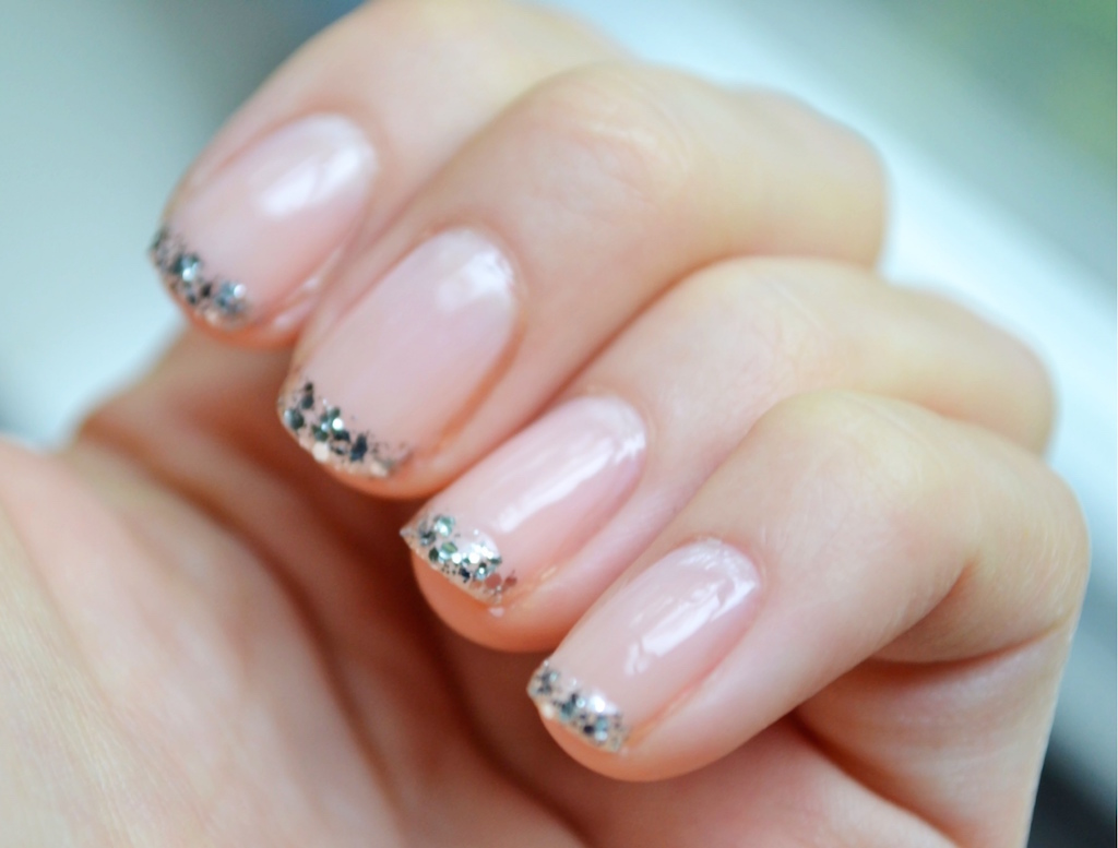 sparkle-french-manicure
