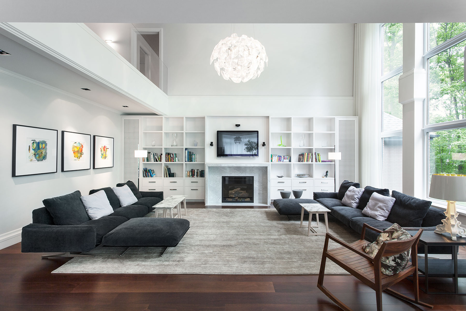 black-and-white-modern-living-room