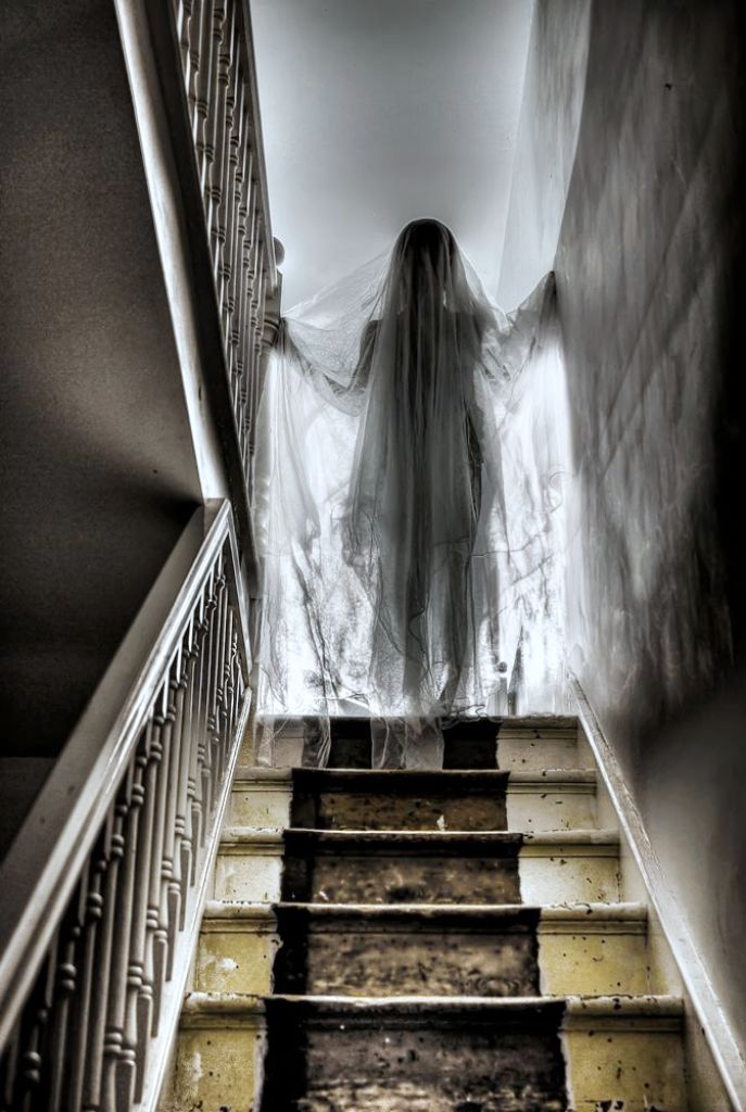 ghost-girl-on-stairs-halloween-decorations