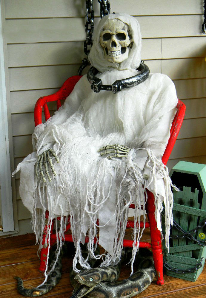 halloween-porch-decorations-ghost