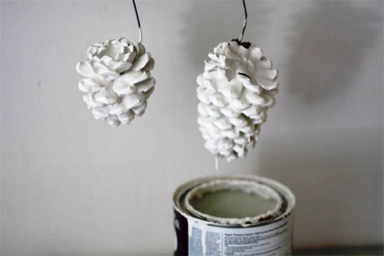 paint-dipped-pinecones