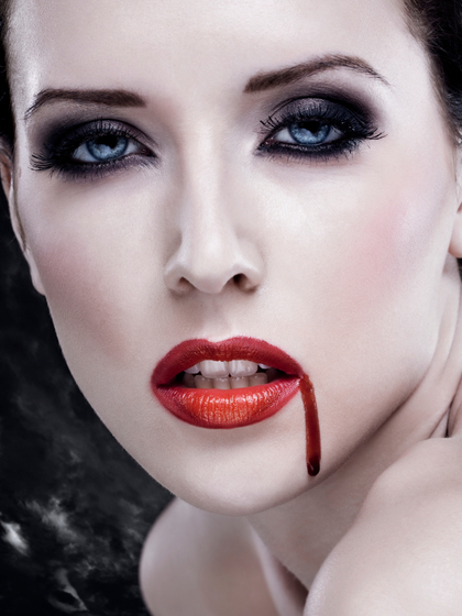easy-vampire-makeup-look-for-halloween