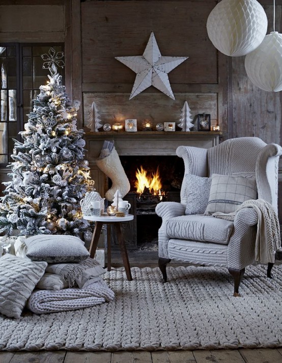 beautiful-grey-christmas-tree-decorations