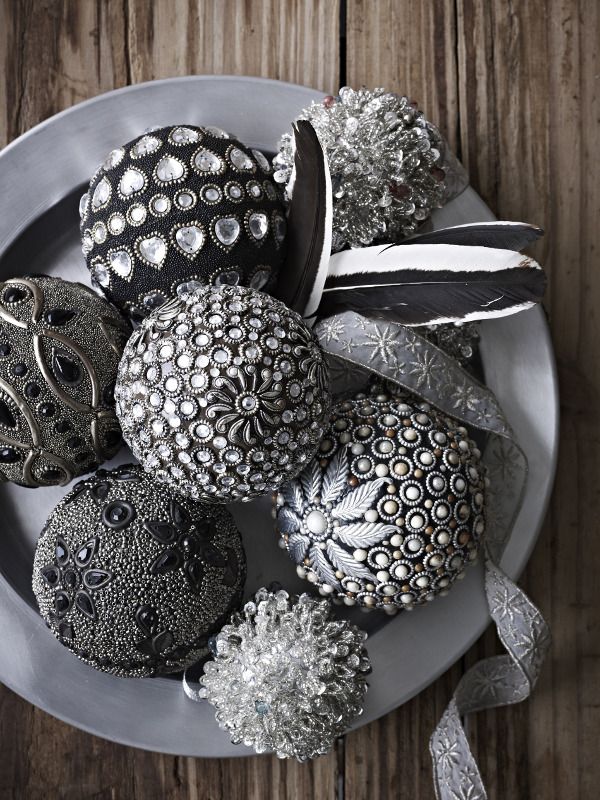 classy-grey-decoration-ideas-for-christmas