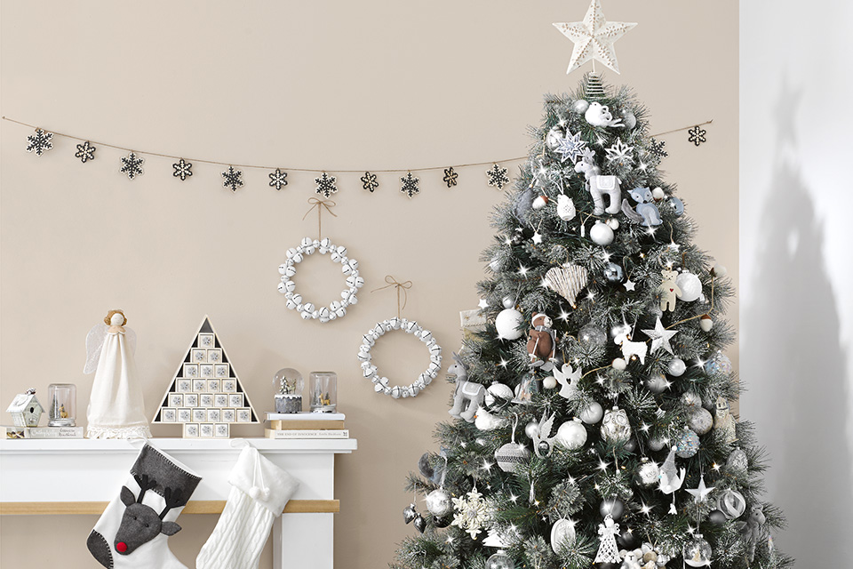 grey-christmas-decorations