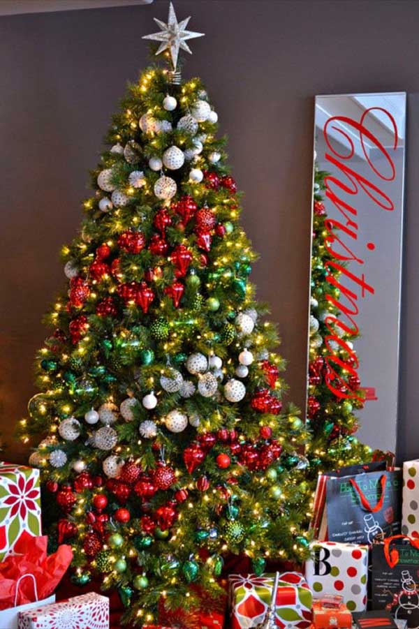 lovely-christmas-tree-decorations