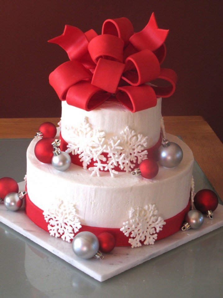 christmas-themed-wedding-cake