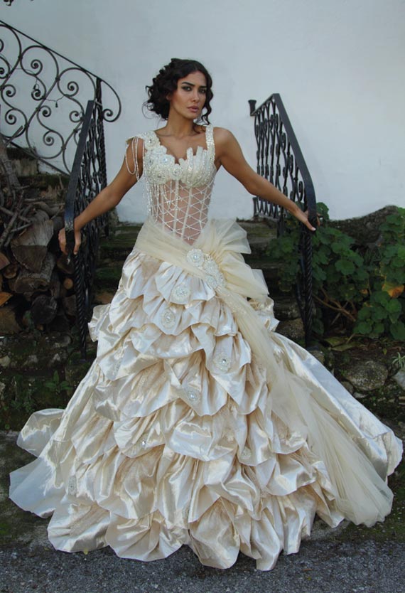 fashionable-bridal-wedding-dresses-in-blossom-style