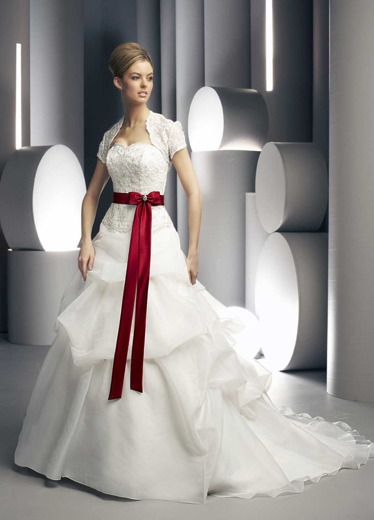 11 Awesome And Beautiful Bridal Gowns - Awesome 11