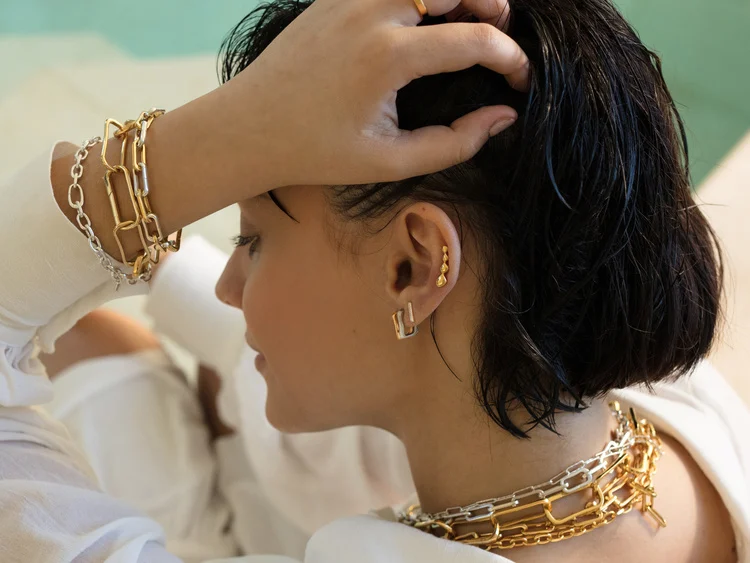 Mixing Classic and Contemporary Jewelry Styles: A Guide to Timeless Elegance